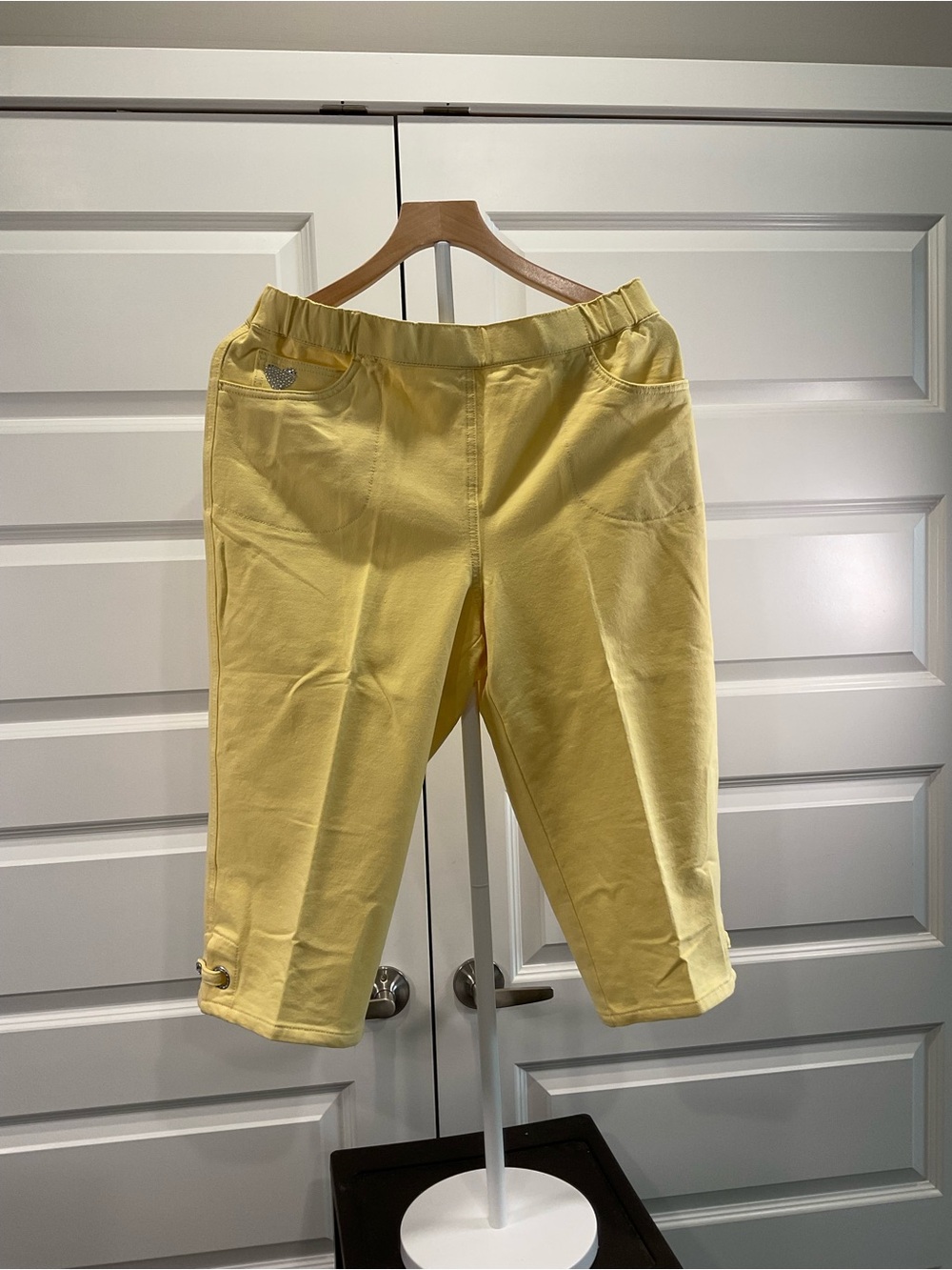 Quacker Factory Yellow Women's Capris with Elastic Waist